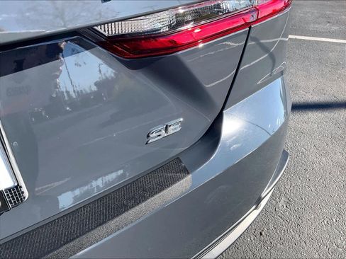 Used 2025 Toyota Camry SE image 11