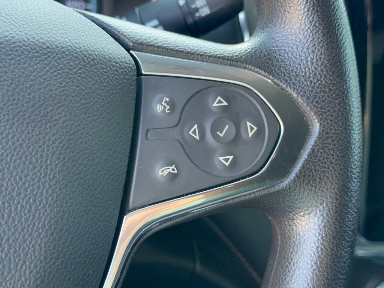 Used 2018 Chevrolet Traverse LS FWD image 19