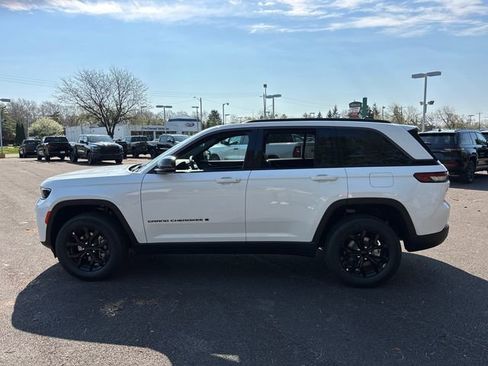 New 2026 Jeep Grand Cherokee Altitude AWD/4WD image 3