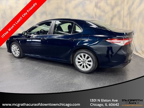 Used 2018 Toyota Camry LE image 4