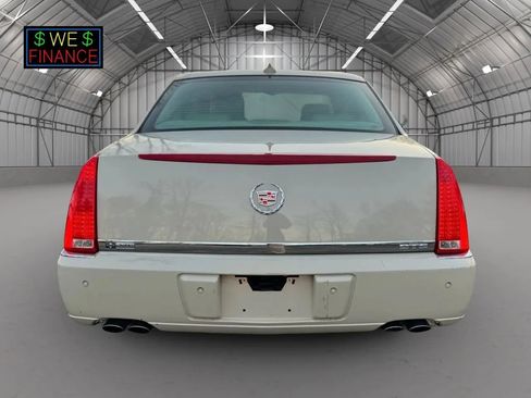 Used 2011 Cadillac DTS Premium image 4