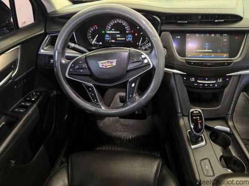 Used 2018 Cadillac XT5 Luxury w/ Driver Awareness Package FWD image 13