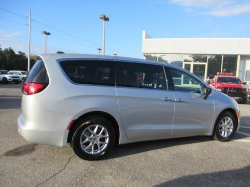 Certified 2024 Chrysler Voyager LX image 6