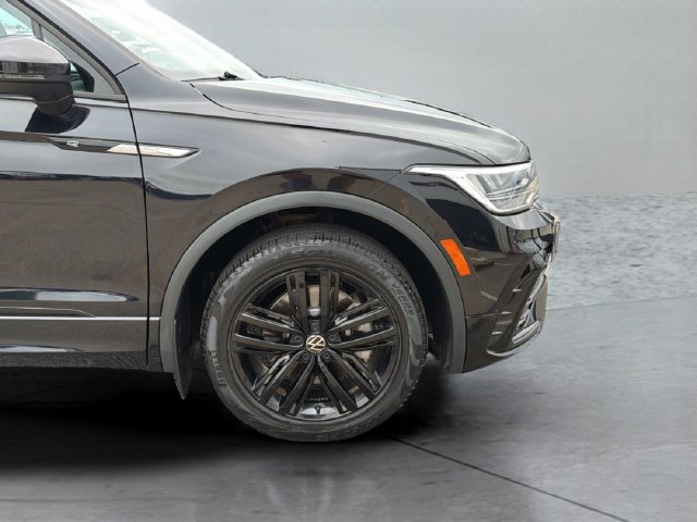 Used 2022 Volkswagen Tiguan SE R-Line AWD/4WD image 30