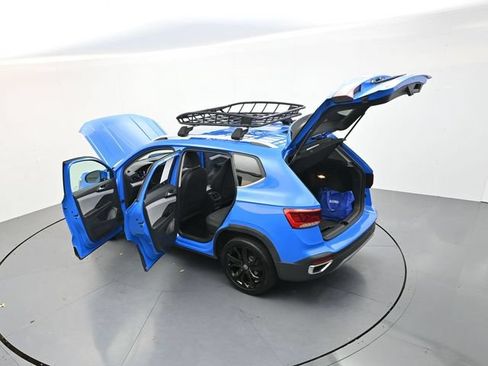 Used 2023 Volkswagen Taos SE w/ Black Wheel Package FWD image 27