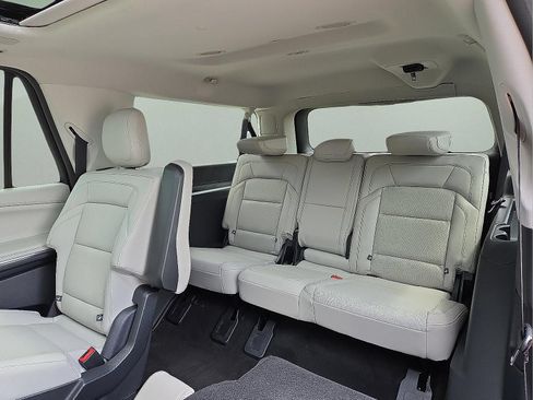 Certified 2025 Lincoln Navigator L Reserve AWD/4WD image 35