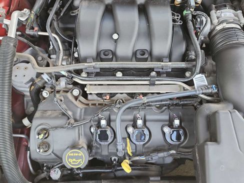 Used 2019 Ford Taurus Limited FWD image 12