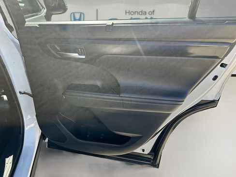 Used 2022 Toyota Highlander XLE image 30