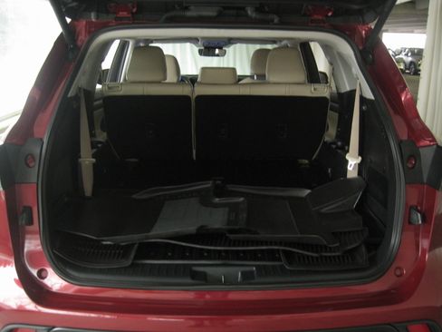 Used 2024 Toyota Highlander XLE image 24