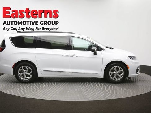Used 2023 Chrysler Pacifica Limited FWD image 48