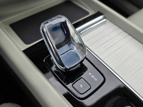 New 2026 Volvo XC60 B5 Ultra w/ Protection Package Premier image 37