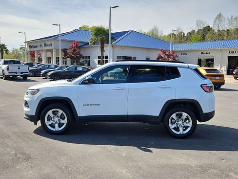 Used 2024 Jeep Compass Latitude AWD/4WD image 4
