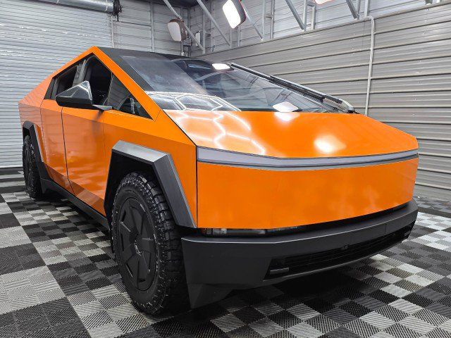 Used 2025 Tesla Cybertruck AWD Crew Cab image 4
