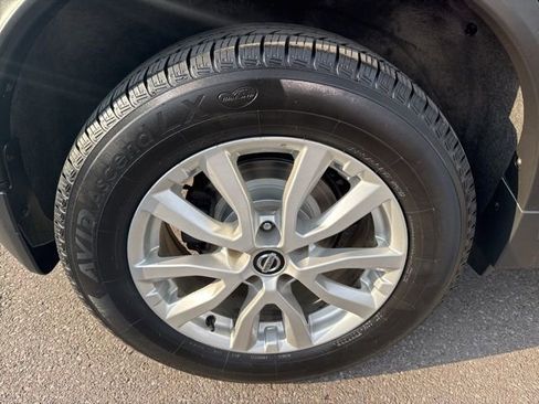 Certified 2020 Nissan Rogue SV image 33