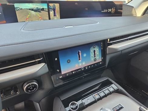 New 2025 Lincoln Navigator Reserve AWD/4WD image 8