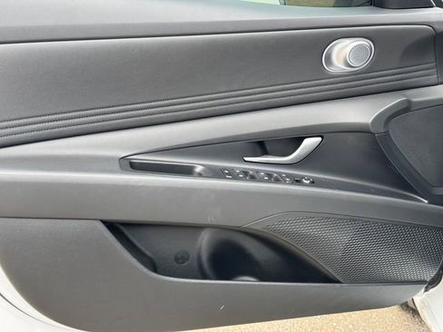 Used 2024 Hyundai Elantra SEL w/ Convenience Package image 10