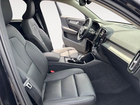 New 2025 Volvo XC40 B5 Plus w/ Climate Package image 15