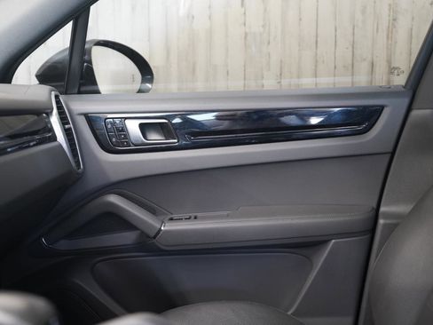 Used 2019 Porsche Cayenne S AWD/4WD image 34