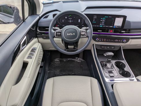 Used 2025 Kia Carnival SX Prestige image 12