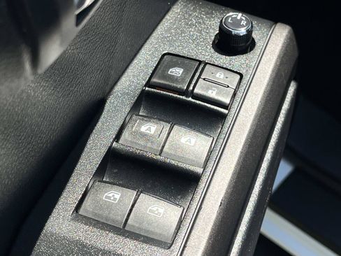 Used 2018 Toyota Tacoma TRD Off-Road AWD/4WD image 28