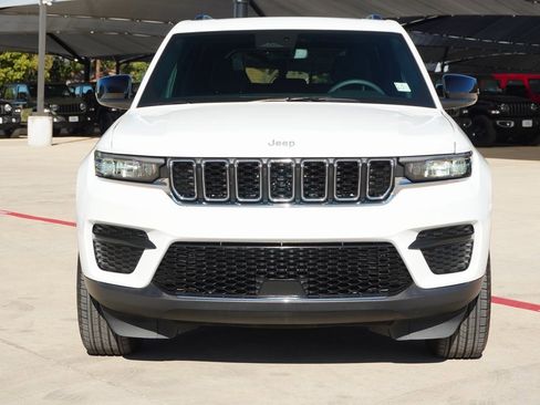 Used 2024 Jeep Grand Cherokee Laredo X w/ Trailer Tow Package image 7