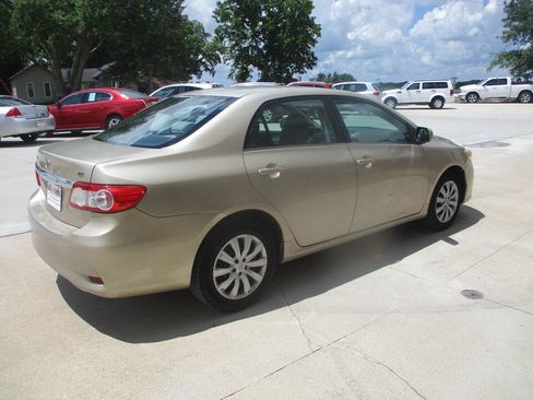 Used 2013 Toyota Corolla LE FWD image 15