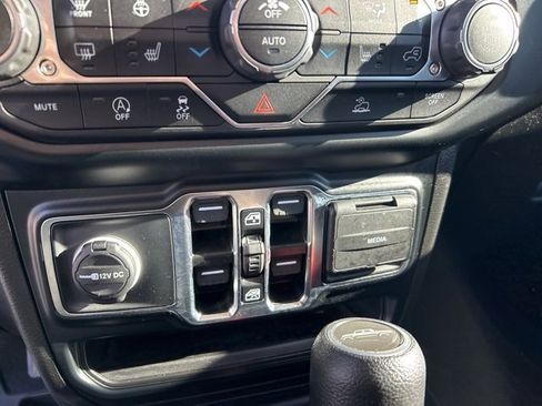 Used 2023 Jeep Gladiator Willys image 24