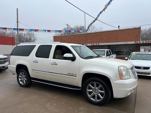 Used 2009 GMC Yukon XL Denali image 4