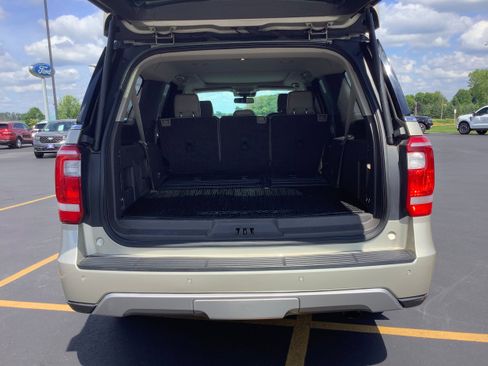 Used 2018 Ford Expedition Max XLT w/ Equipment Group 202A AWD/4WD image 6
