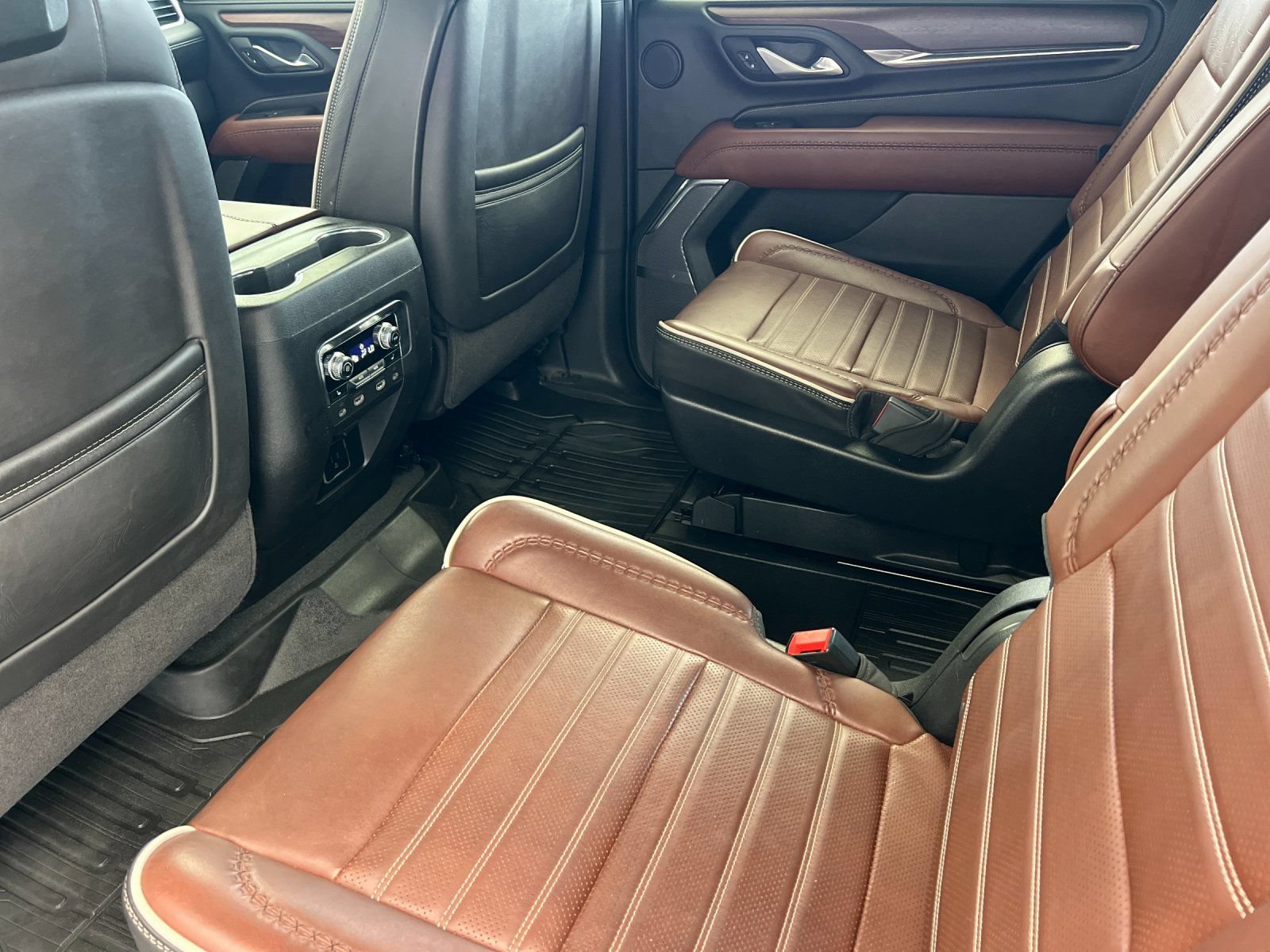 Used 2023 GMC Yukon Denali Ultimate w/ LPO, Floor Liner Package AWD/4WD image 13