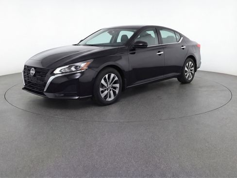 Used 2023 Nissan Altima 2.5 S image 3