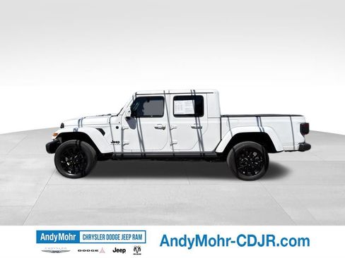 Used 2023 Jeep Gladiator Overland AWD/4WD image 4