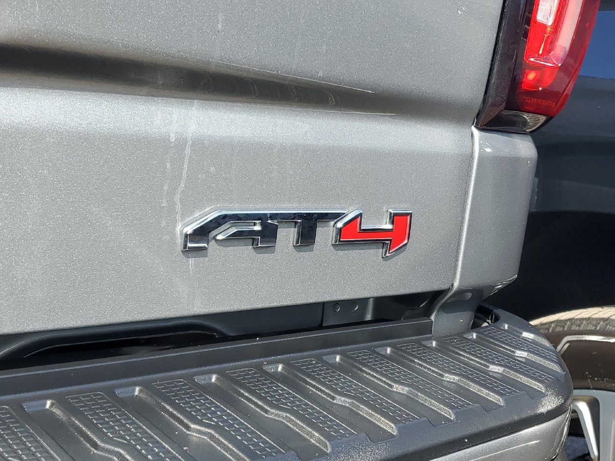 Used 2025 GMC Sierra 1500 AT4 w/ AT4 Premium Package AWD/4WD image 8