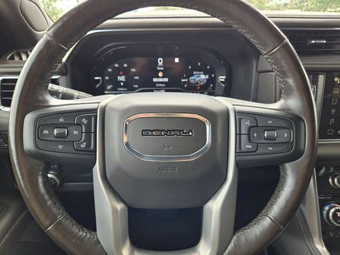 Used 2022 GMC Yukon XL Denali AWD/4WD image 11
