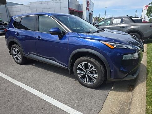 Used 2021 Nissan Rogue SV FWD image 2