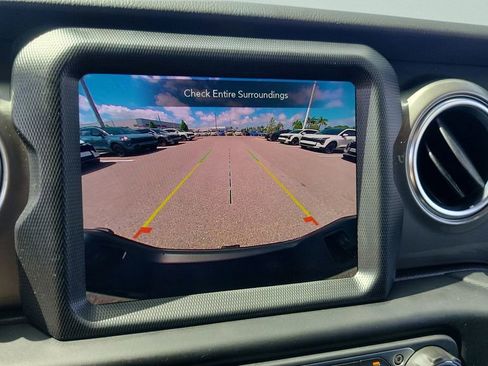 Used 2023 Jeep Gladiator Overland AWD/4WD image 16