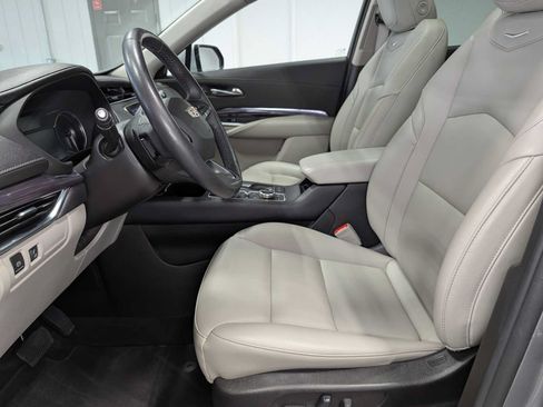 Used 2023 Cadillac XT4 Luxury w/ Cold Weather Package AWD/4WD image 4
