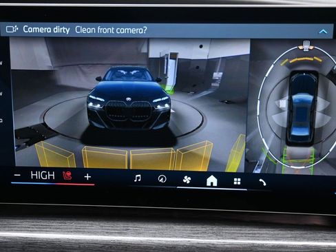 Used 2023 BMW 760i xDrive 760i xDrive w/ Luxury Rear Seating Package image 16