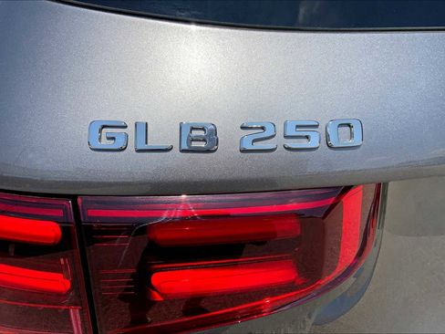 New 2025 Mercedes-Benz GLB 250 image 7