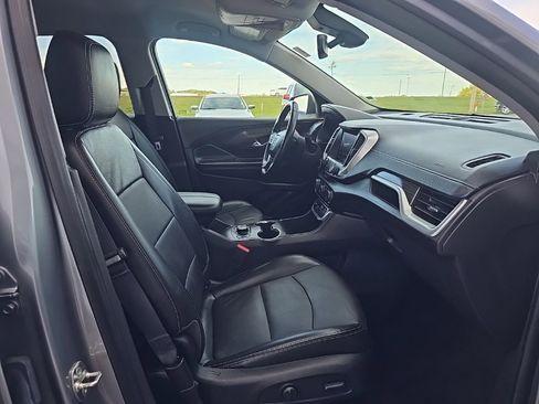 Used 2024 GMC Terrain SLT image 27