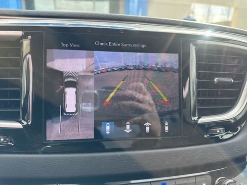 Used 2019 Chrysler Pacifica Touring Plus w/ Advanced Safetytec Group image 10