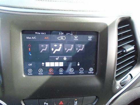 Used 2021 Jeep Cherokee Latitude Plus AWD/4WD image 10