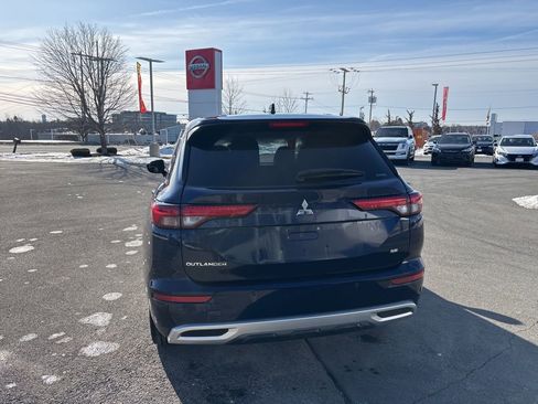 Used 2024 Mitsubishi Outlander SE Black Edition image 6