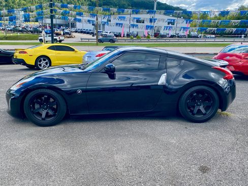 Used 2016 Nissan 370Z Touring w/ Aerodynamics Package image 4