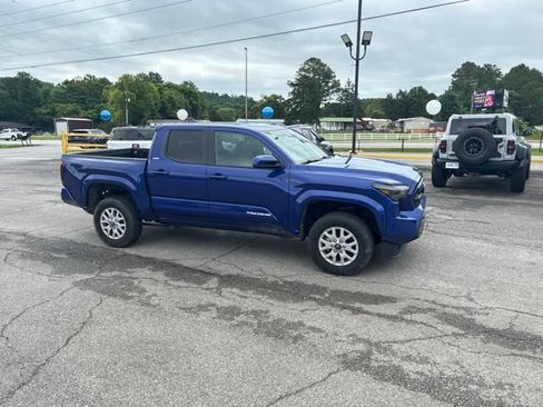 Used 2025 Toyota Tacoma SR5 RWD image 8