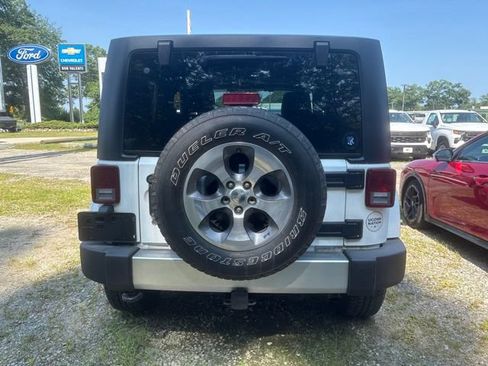 Used 2017 Jeep Wrangler Sahara w/ Dual Top Group AWD/4WD image 6