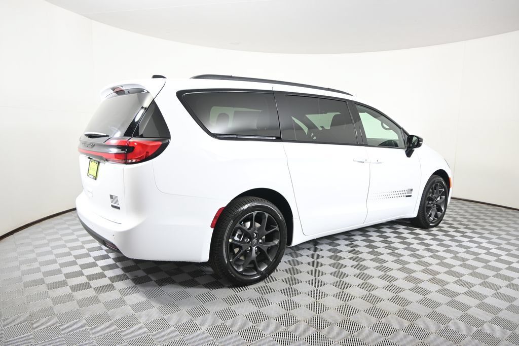 New 2027 Chrysler Pacifica Select AWD/4WD image 6