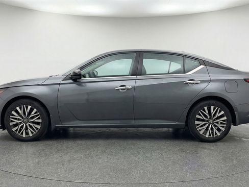 Used 2025 Nissan Altima 2.5 SV image 5