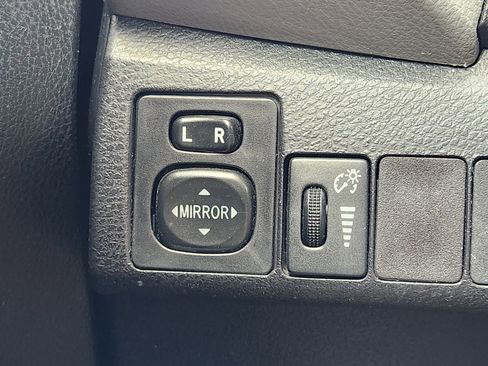 Used 2015 Toyota Corolla LE image 21