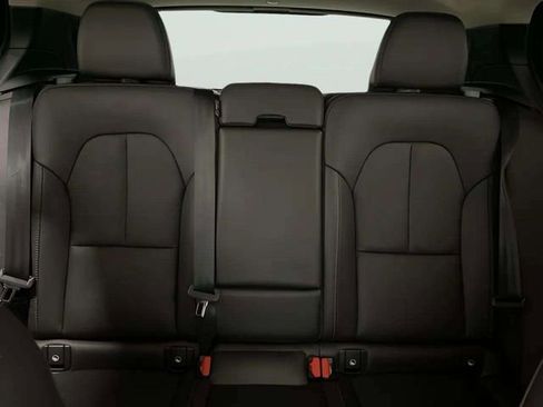 Used 2025 Volvo XC40 B5 Core image 55